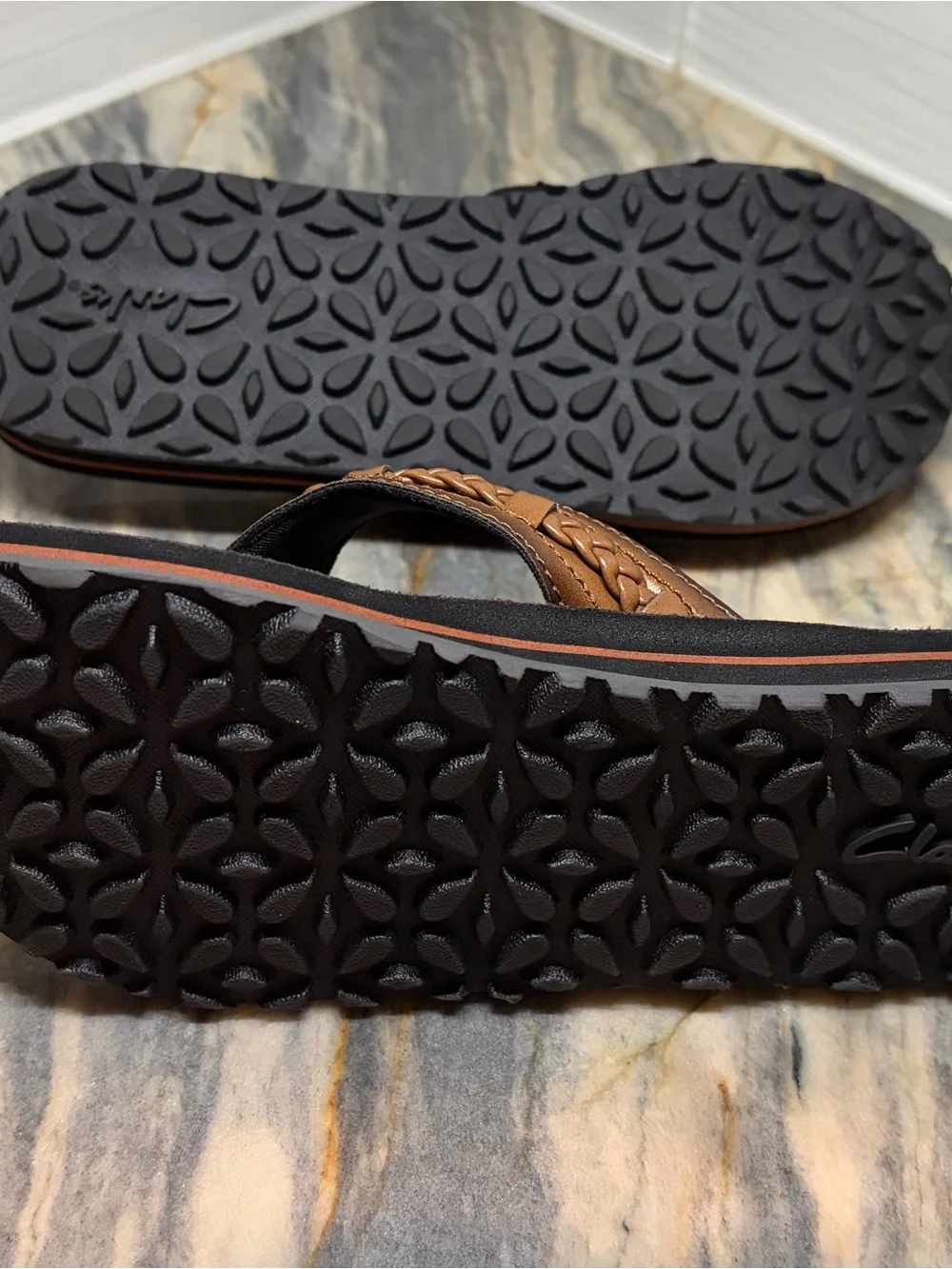 Collection by Clarks Fenner Nerice Brown Honey Leather Thong Flip Flops 6